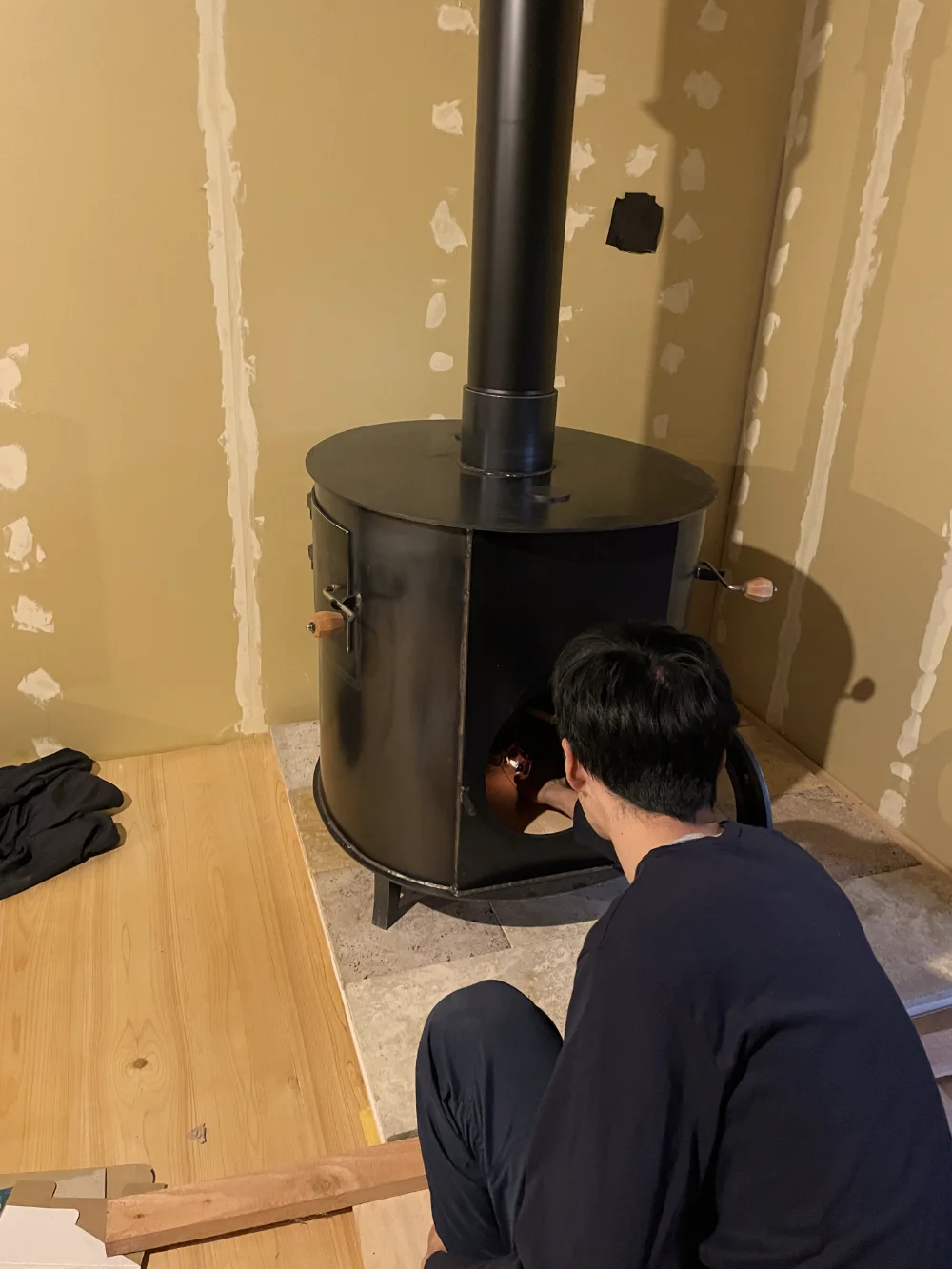 イエルカストーブに火入れ