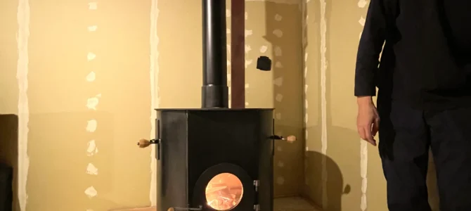 煙突の設置とイエルカの薪ストーブ