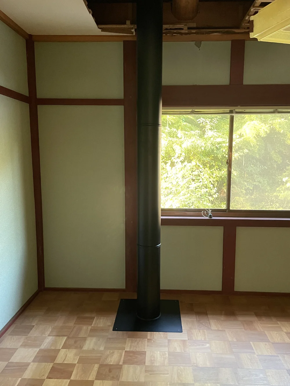 薪ストーブ煙突の2階貫通部分